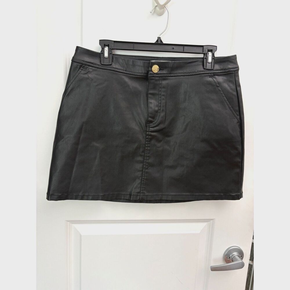 New Lilly Pulitzer Black Coated Faux Leather Mini Skirt Womens 10 Pockets Preppy